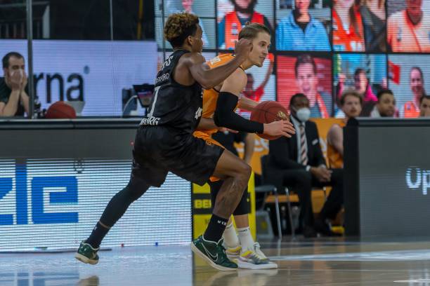 类似的豪赌 类似的豪赌