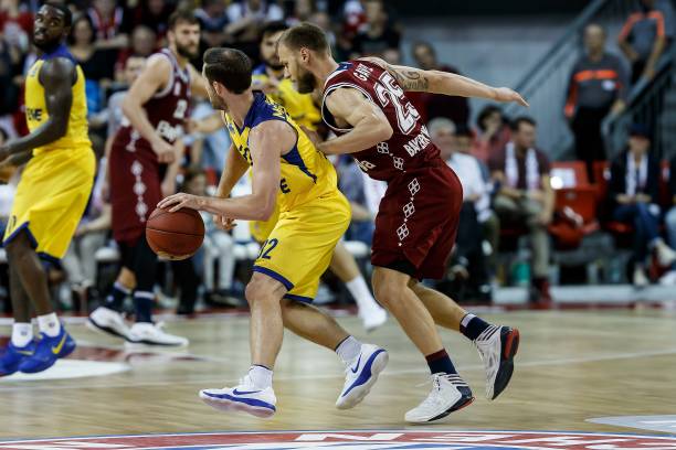 员正逐渐吸 员正逐渐吸